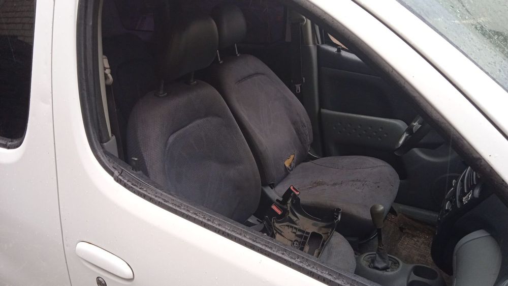 Fotele kierowcy pasażera kanapa Toyota Yaris Verso 1.3 Benzyna VVT-i 2001