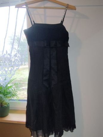Sukienka czarna z ozdobnymi ramiączkami