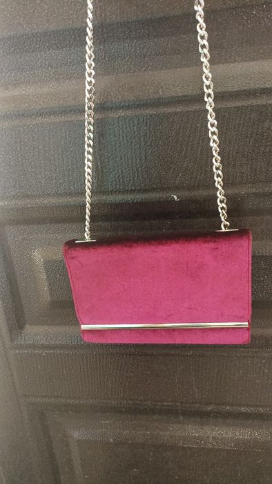 Продам жіночу сумочку клатч