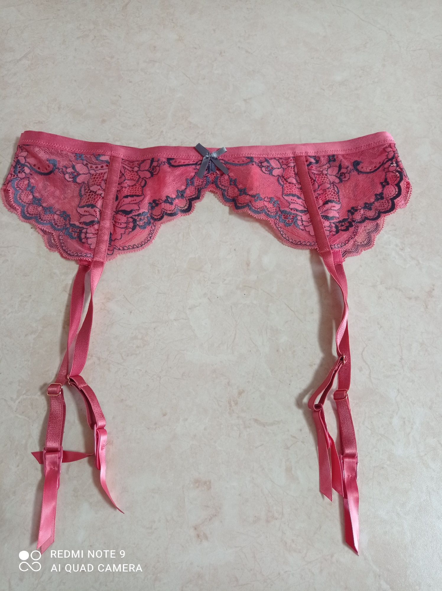 Komplet zestaw bielizny 80 C Hunkemoller biustonosz stringi pas
