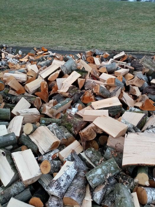 Drewno opałowe i kominkowe buk grab dąb jesion brzoza dobre drewno.pl