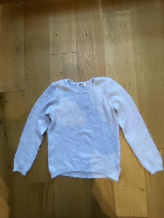 Jasnoniebieski polyskujacy sweterek H&M