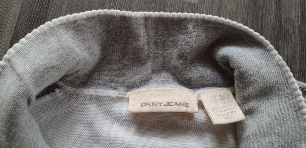 Męski sweter firmy DKNY -Donna Karan Nowy Jork