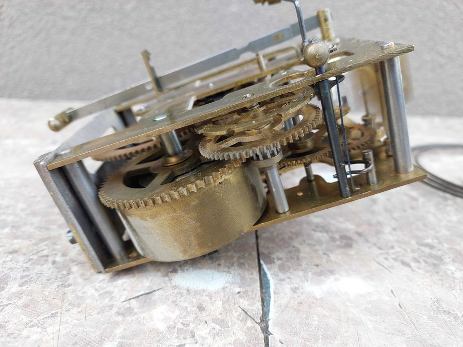 663 Mechanizm starego zegara ściennego Junghans B06 sprawny