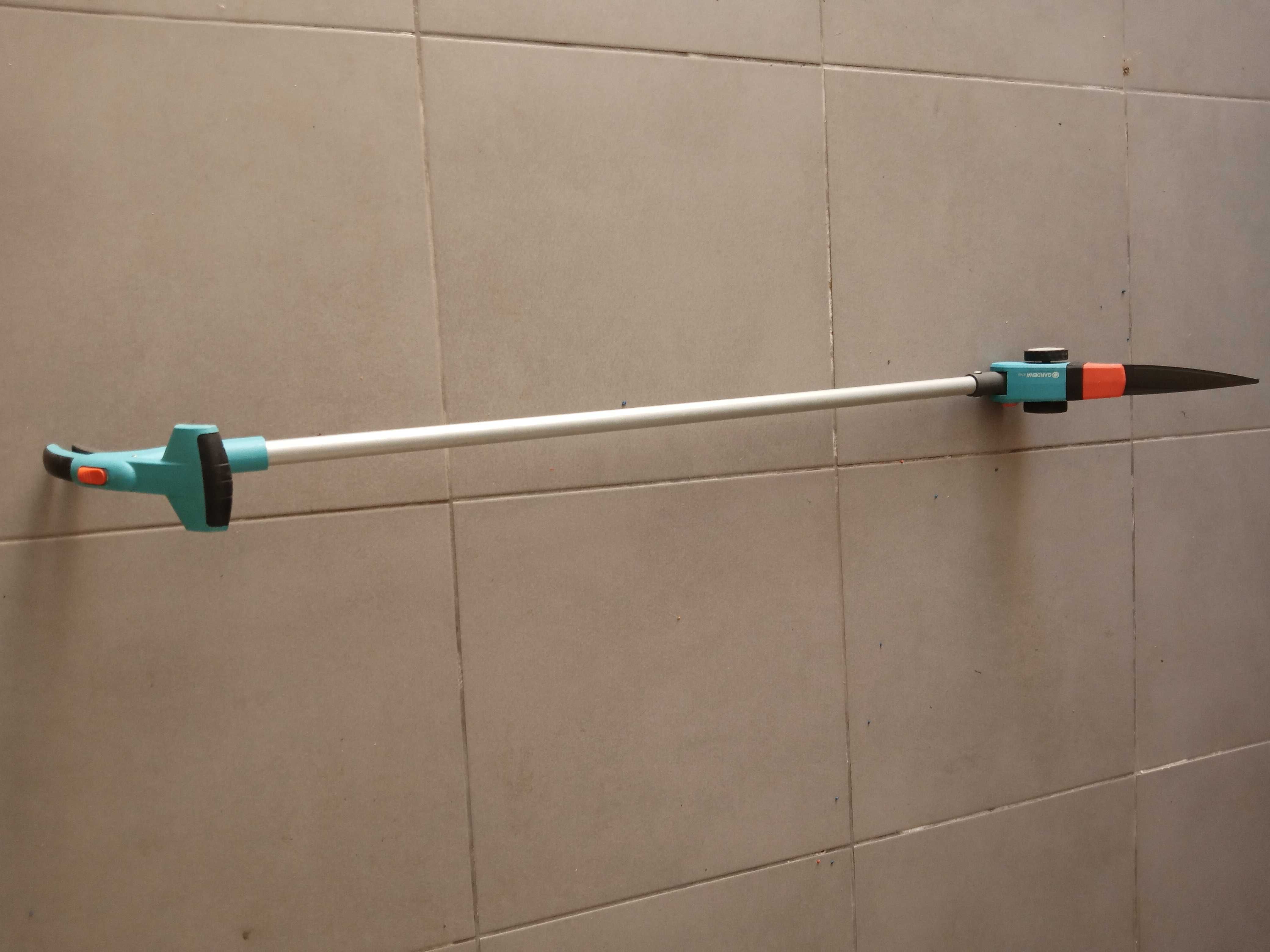 Tesoura para aparar cantos de relva GARDENA.