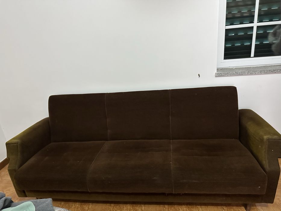 Sofa tres lugares antigo