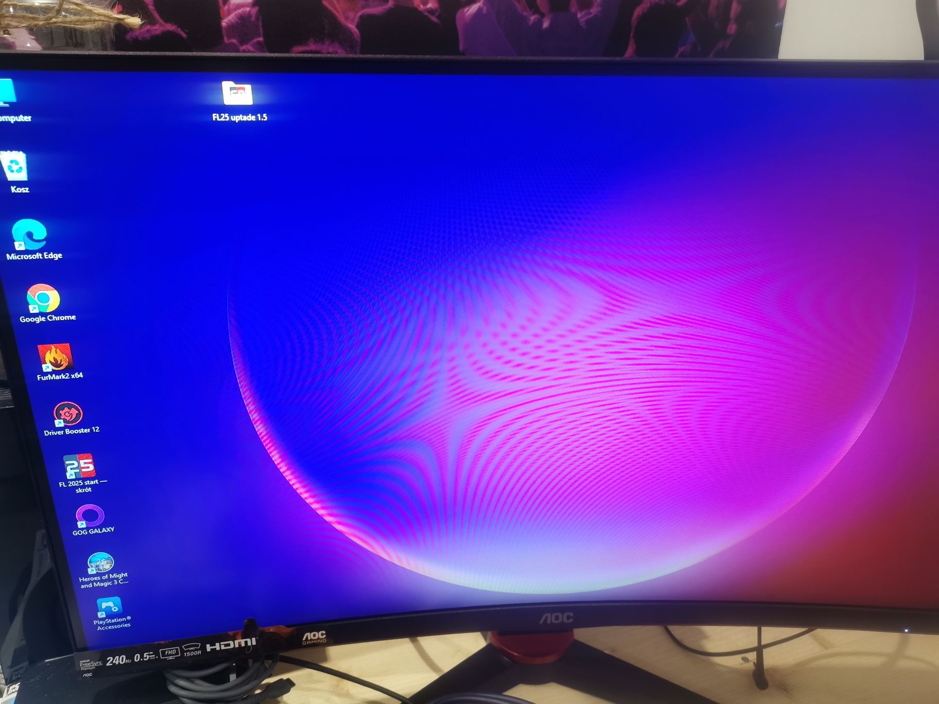 Zestaw komputerowy, komputer AMD Ryzen 5, monitor AOC, klawiatura i