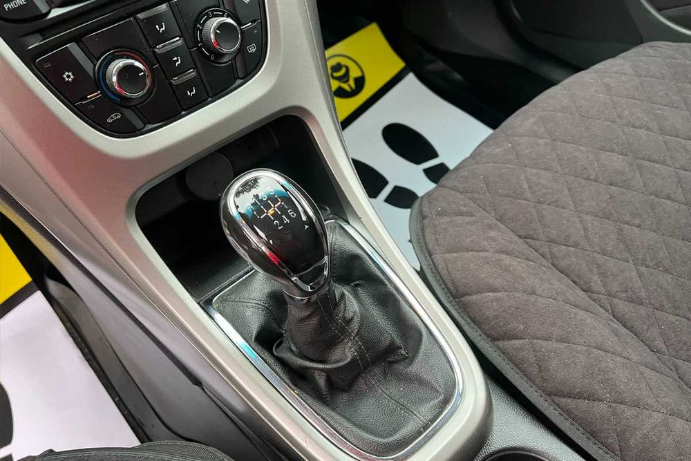 Opel Astra 2011 року