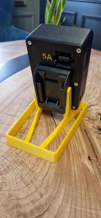 Zasilacz labolatoryjny Dewalt powerbank ładowarka USB