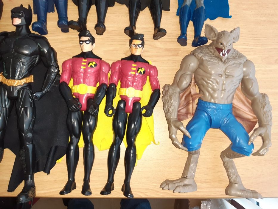 Figuras DC - Batman, Robin, Killer Croc e Man-Bat