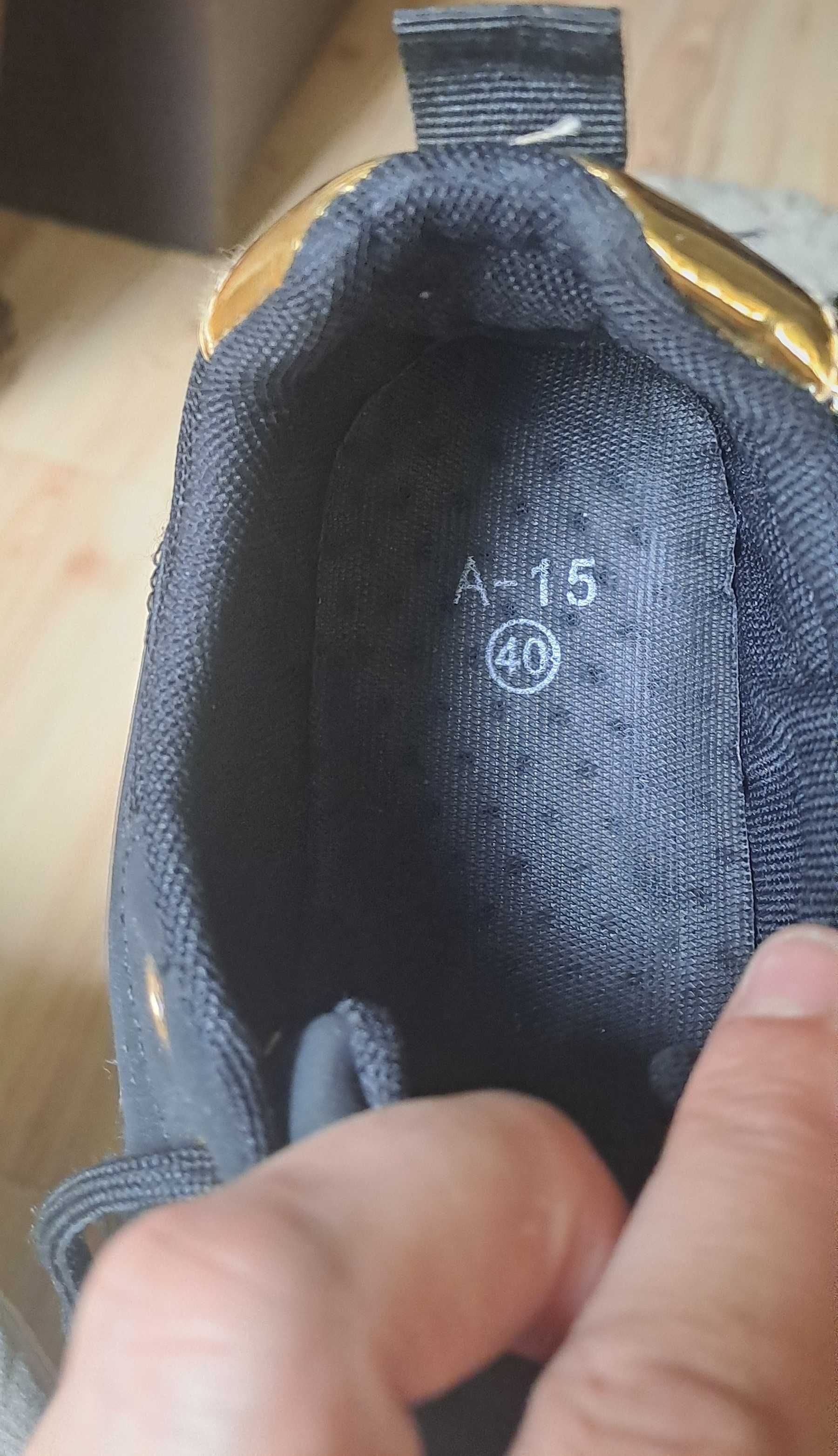 Czarne sneakersy ze złotym akcentem, NOWE