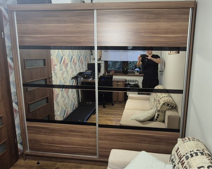 Szafa z drzwiami przesuwnymi