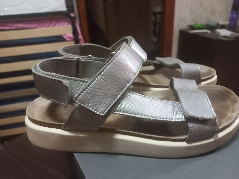 Сандалі ессо 38 розмір