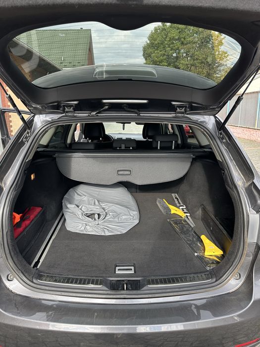 Toyota Avensis 2011 рік