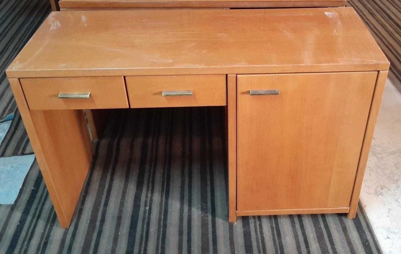 Wooden Room Tables – Compact with 3 Compartments