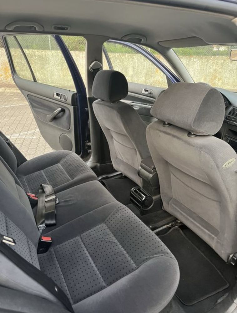 Volkswagen golfmk4 bom estado com pneus e tela novos