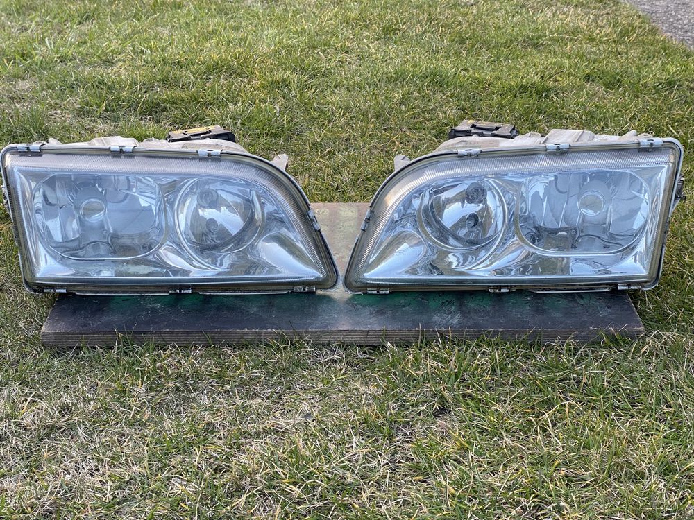 Lampy xenon Volvo V40 S40 96-04 reflektory ksenon Hella oryginał