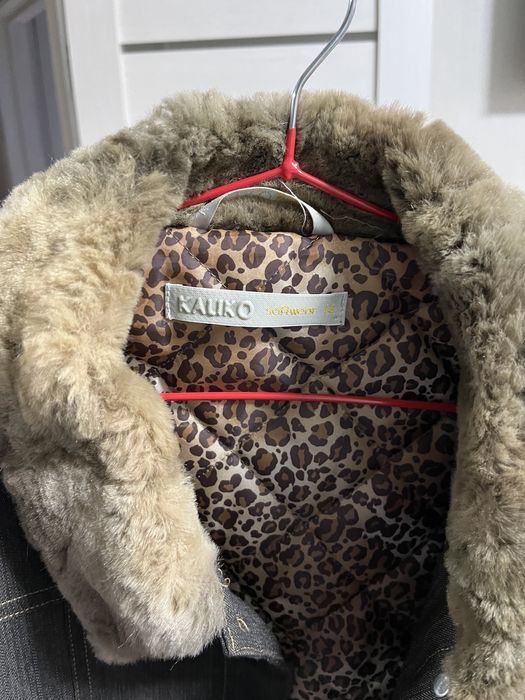 Демосезонна жіноча джинсова куртка в стилі гранж