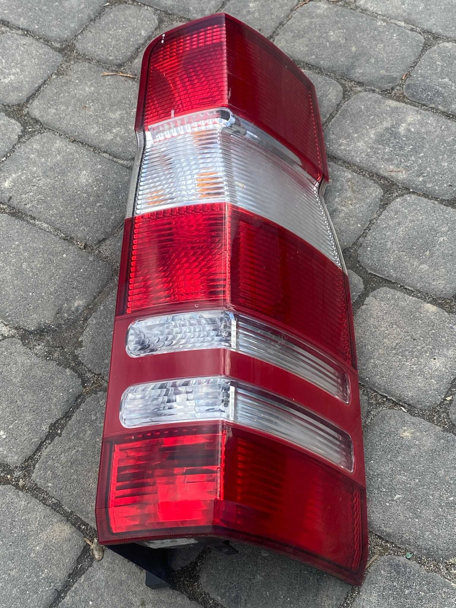 Lampy tył Prawa i lewa Mercedes Sprinter 06-17 w906