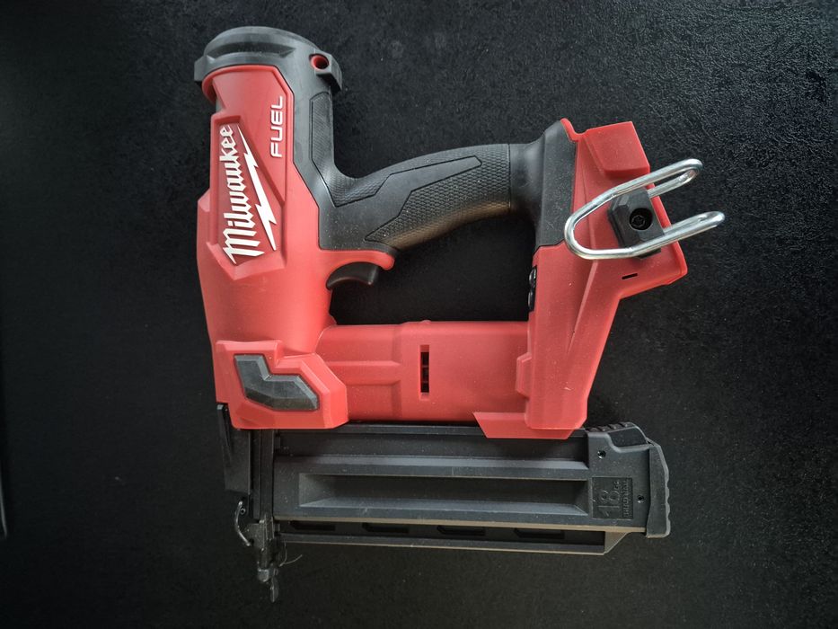 Akumulatorowa sztyfciarka gwoździarka MILWAUKEE M18 FN18GS NOWA