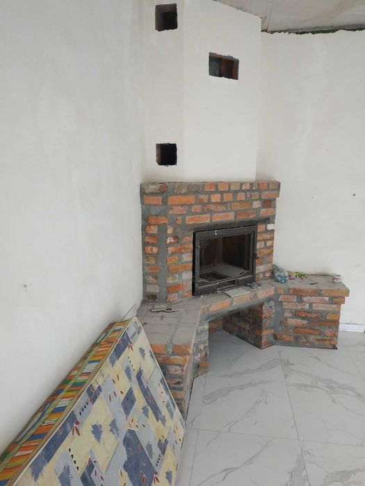 Дом Нерубайское. в центрі 2 поверхи  новий з усім пакетом документів