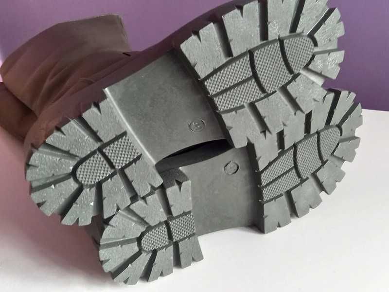 Prettylittlething kozaki khaki 41