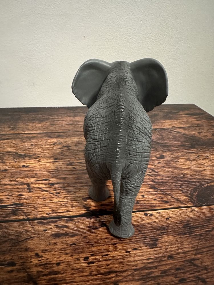 Mojo 2015r. figurka słoń afrykański slonica 10cm