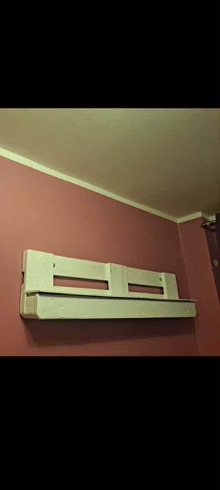 Masywna półka z drzewa