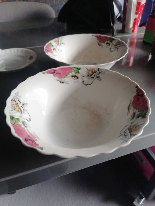 Porcelanowe głębokie miski - motyw w kwiaty