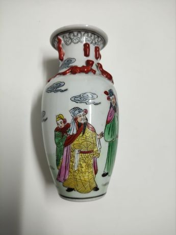 jarra chinesa antiga, marcada na base.