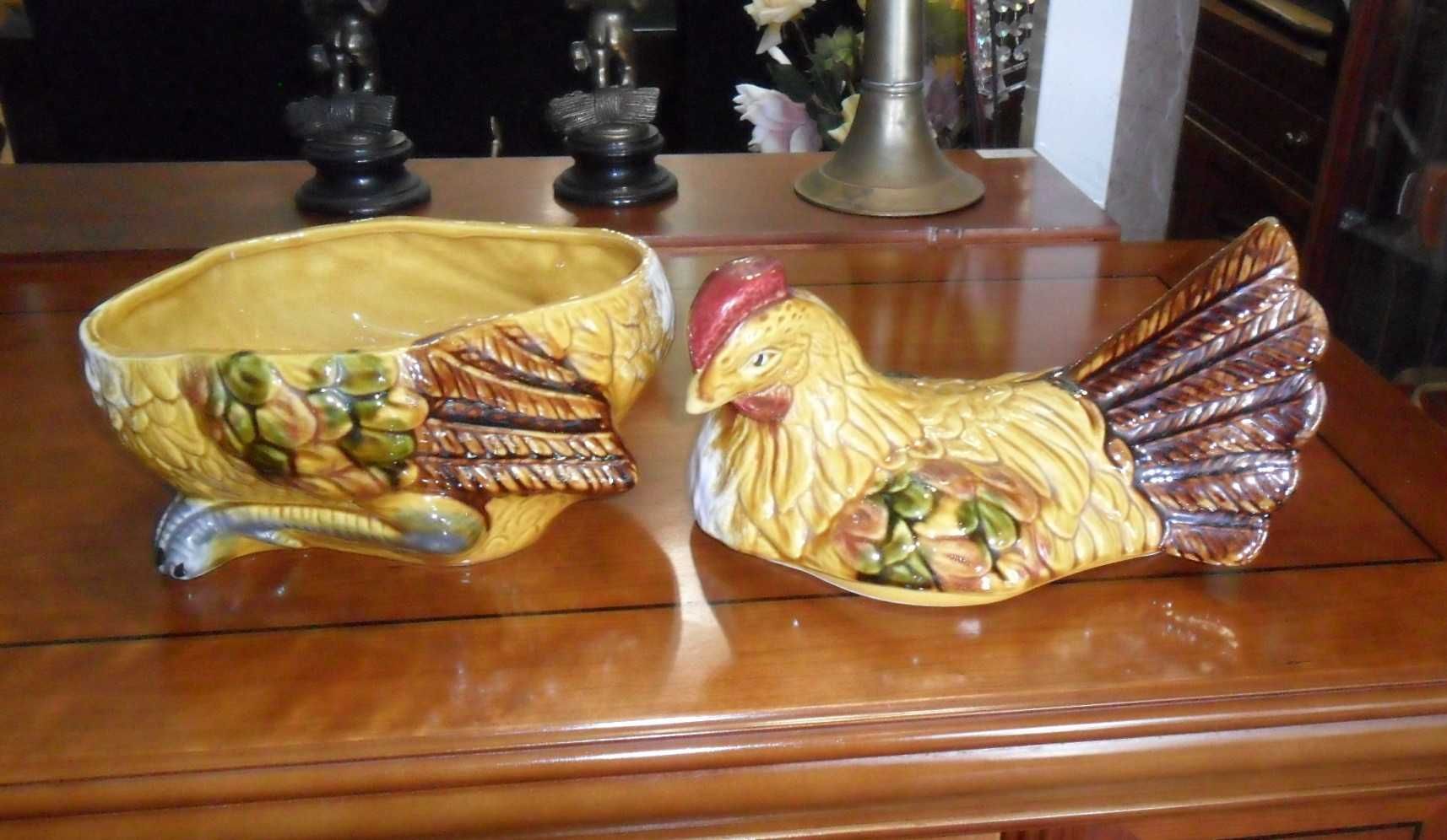 Galinha com tampa - pintada à mão