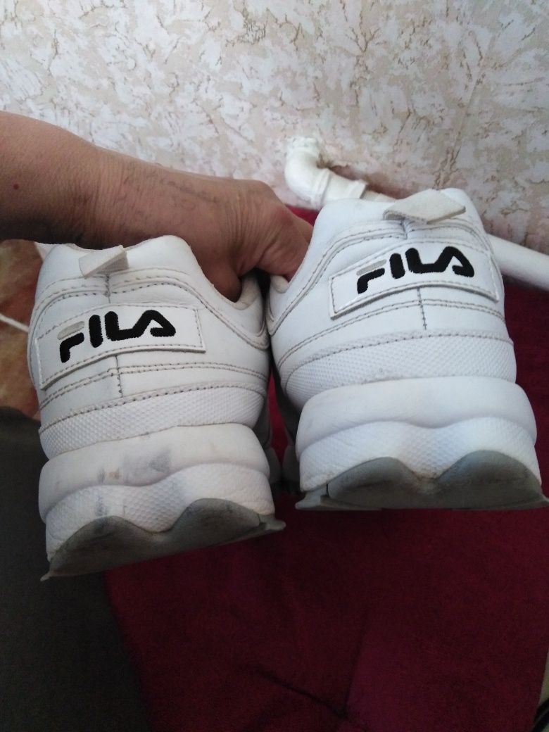 Продаются кроссовки FILA