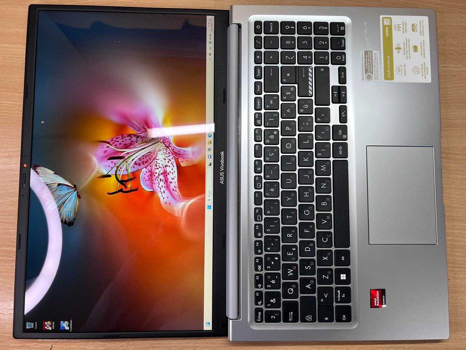 ASUS VivoBook 15 OLED M1505YA 15,6" OLED FHD Ryzen 7 7730U 16/512Gb
