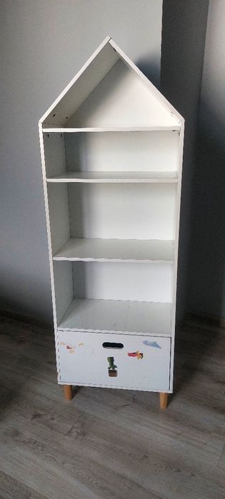 Regał do pokoju dziecięcego