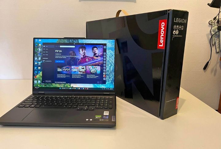 Lenovo legion pro 7 16IRX8H 16"