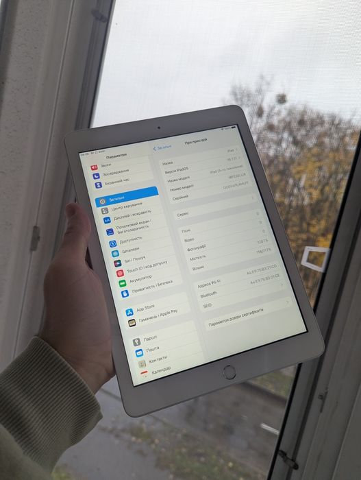 iPad 5 128gb майже новий 100% батарейка