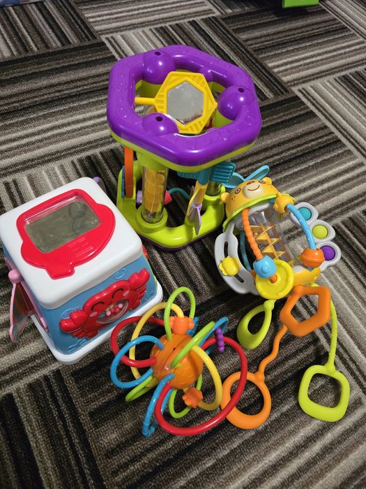 Дитячі іграшки до 1-го року (одним лотом)