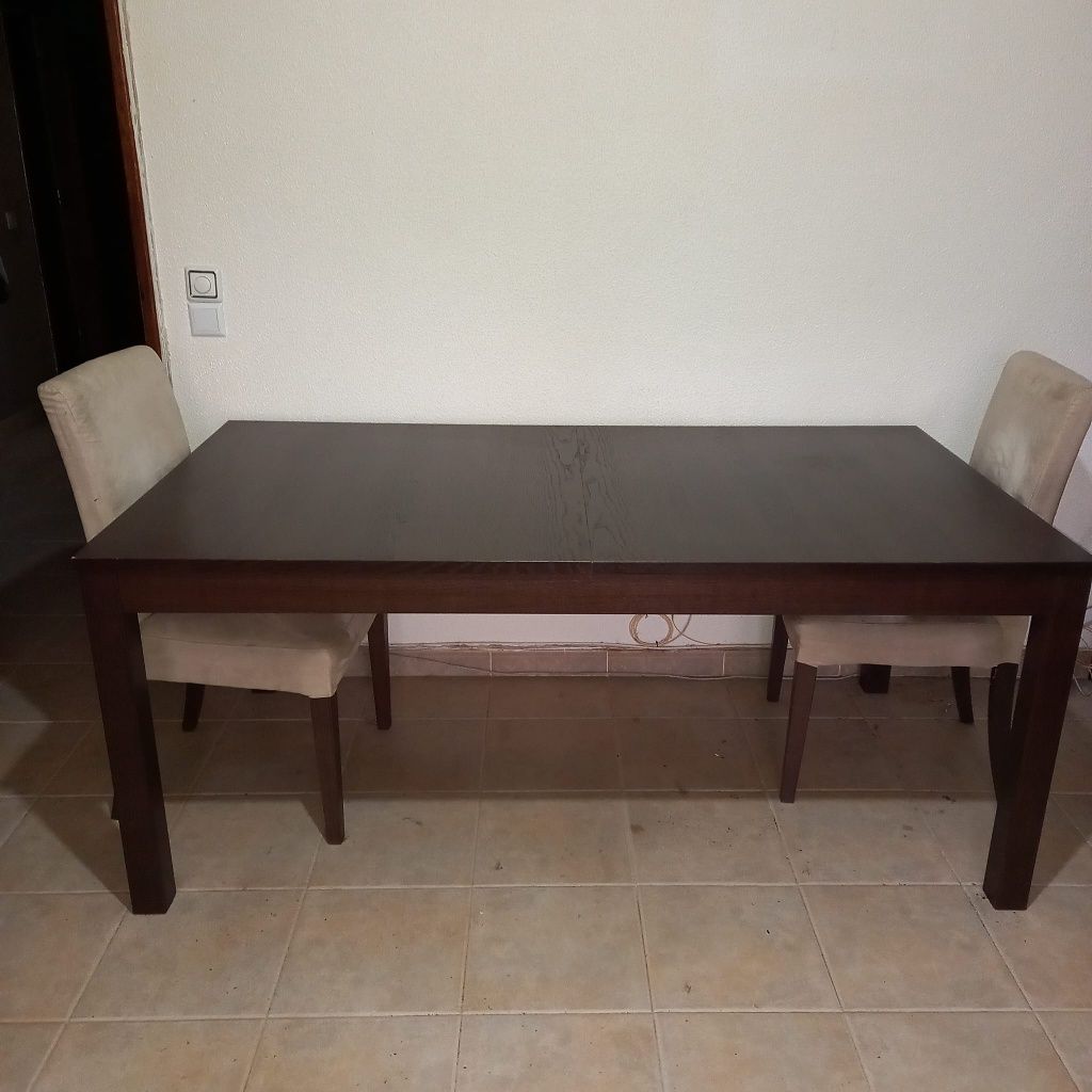 Mesa de sala extensível e 6 cadeiras