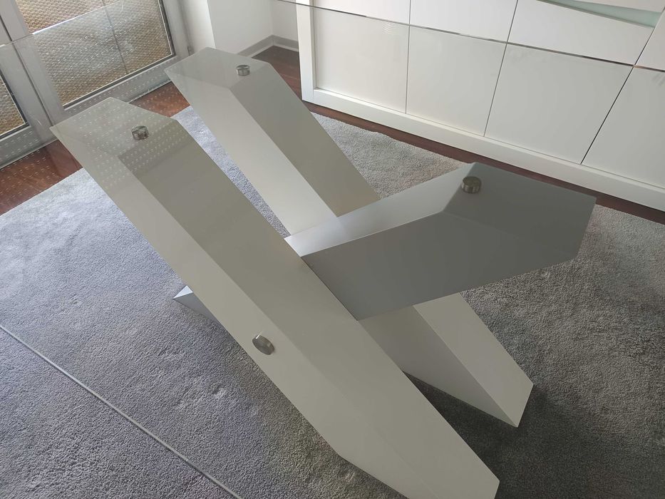 Mesa de jantar com tampo de vidro