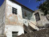 PRÉDIO A RECUPERAR de 2 pisos com a tipologia T3 + T3