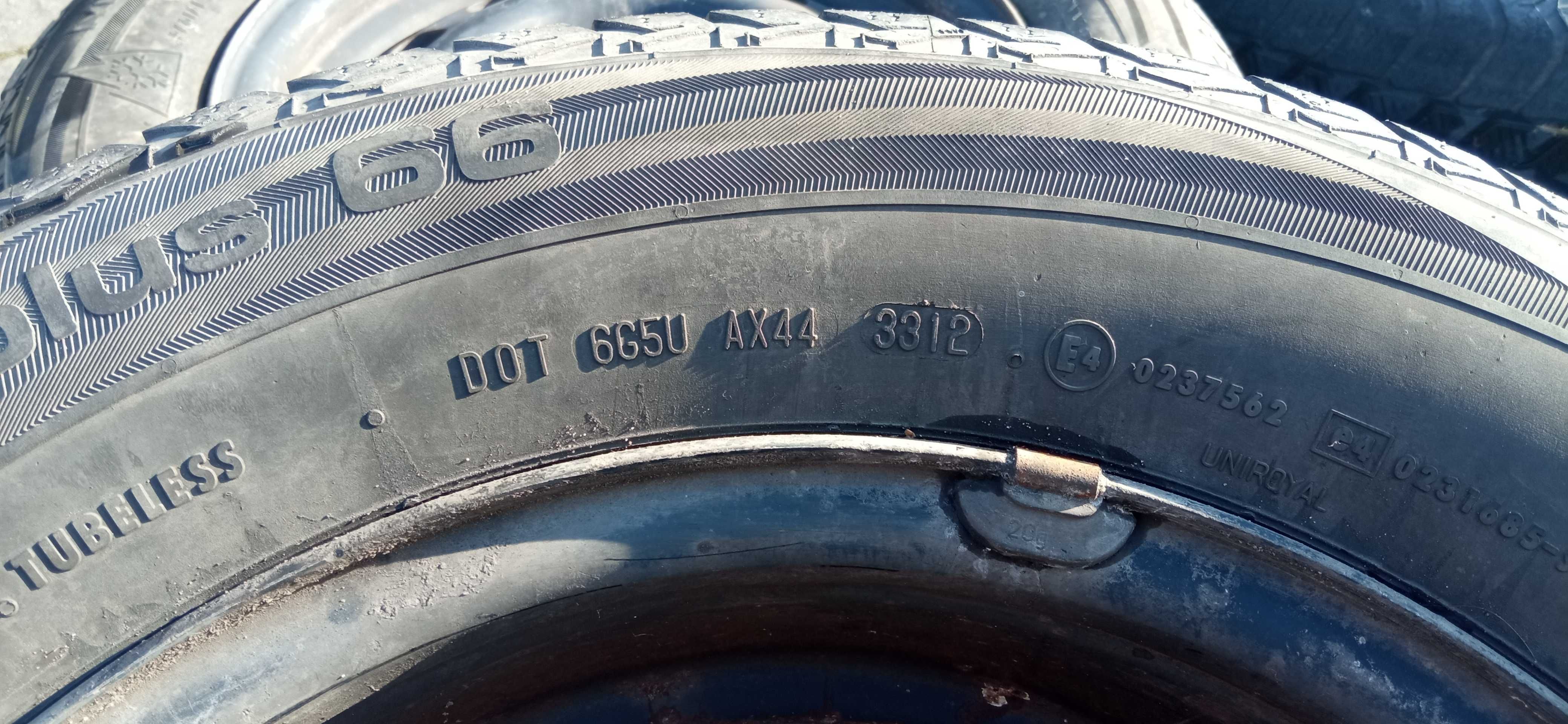 Felgi BMW R15 z oponami Uniroyal 215/65 R 15 zimowe