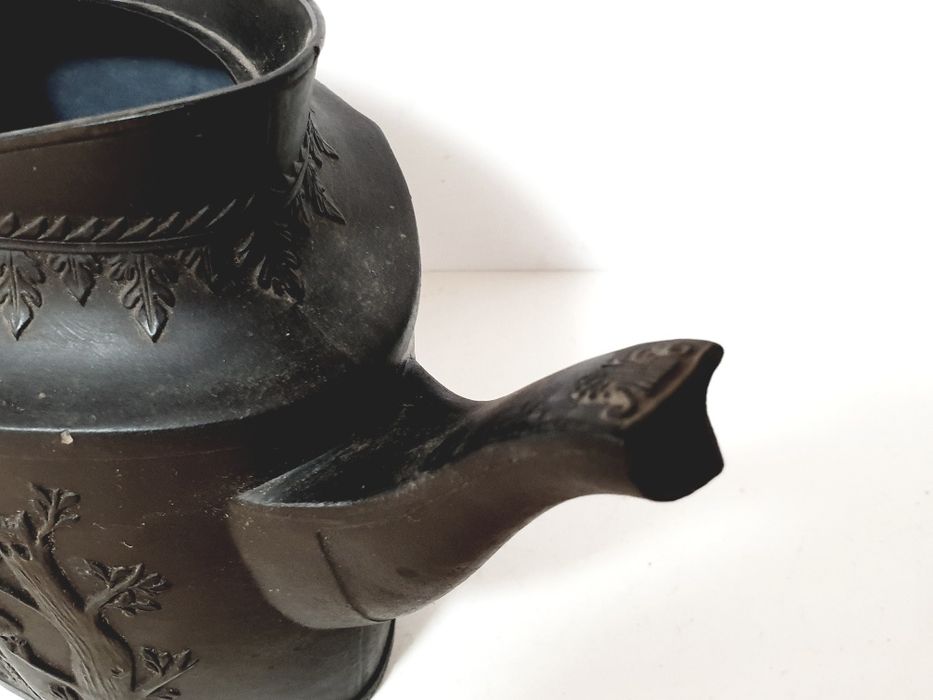 Raro antigo bule de chá inglês em basalto preto Sec. XIX