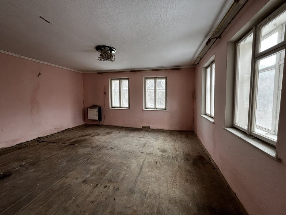 Продаж земельної ділянки з будинком. С. Світле.