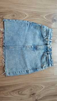 Krótka jeansowa spódniczka