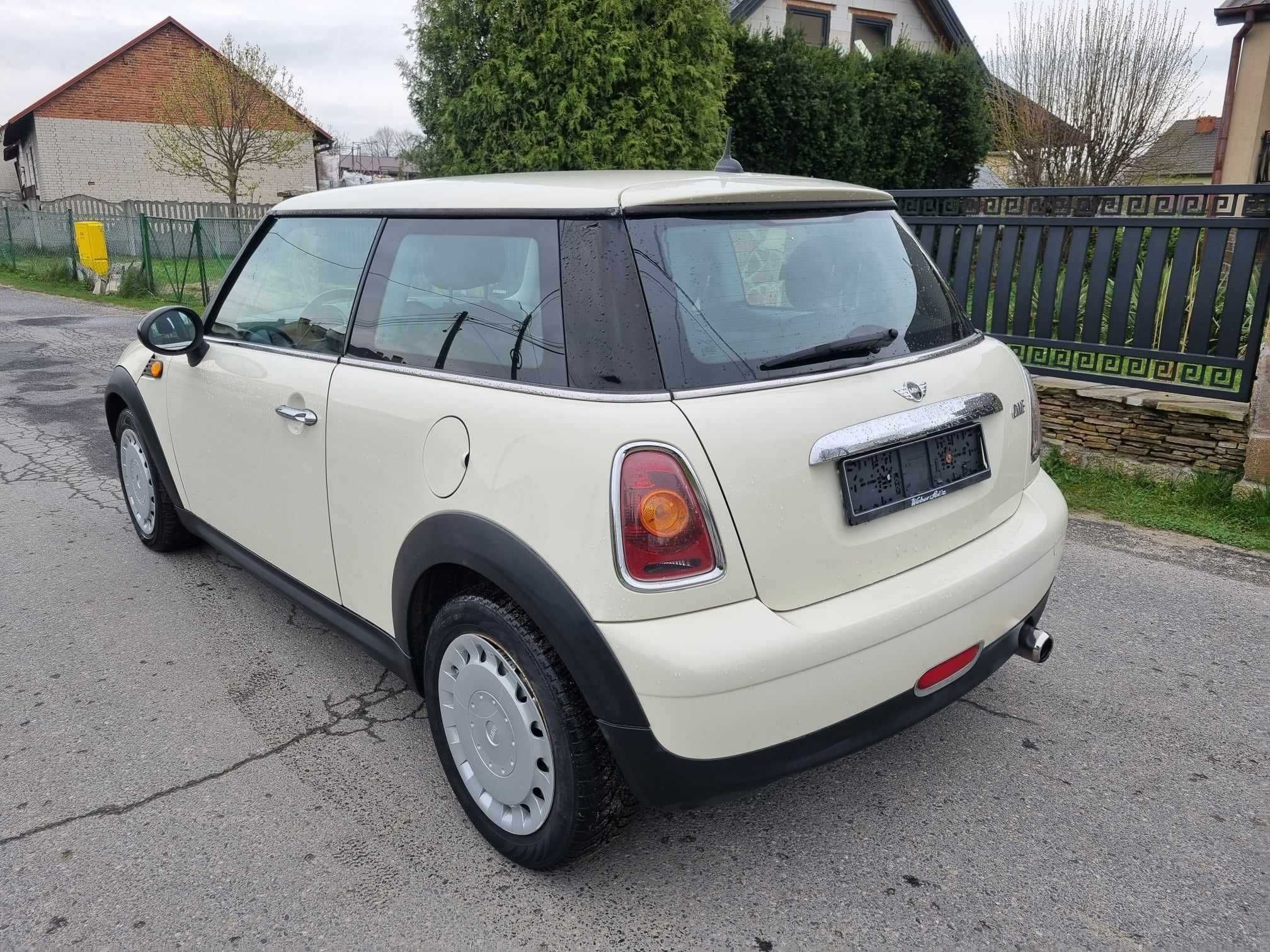 Mini Cooper  1.4 16V    95ps     2007r  LIFT    151000 km  Serwisowany