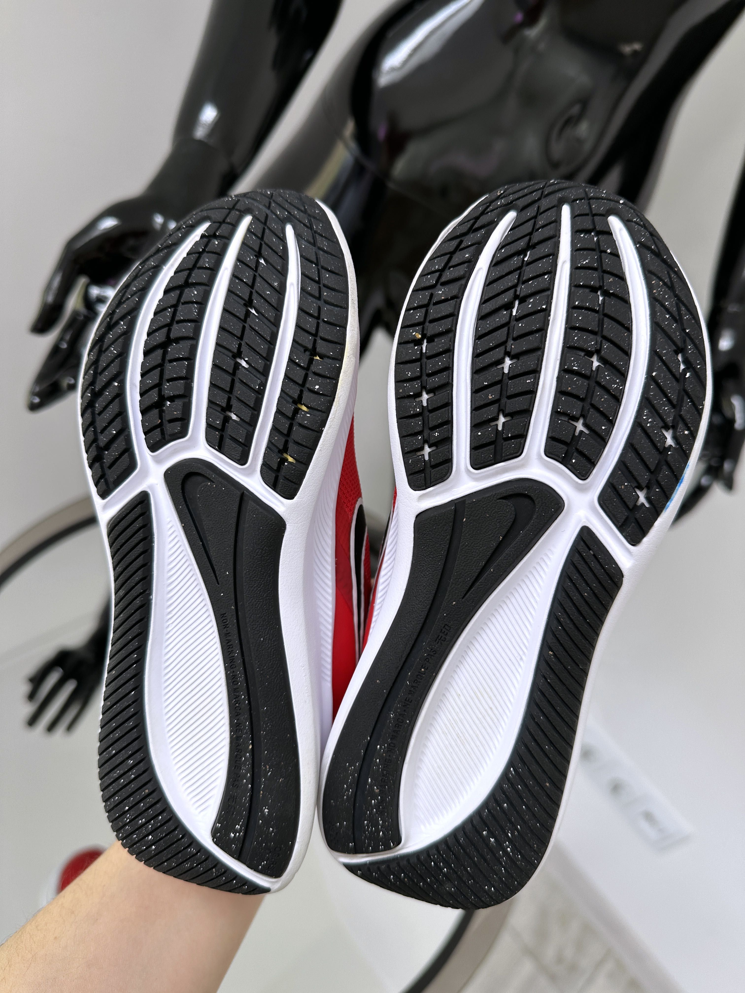 Легкие мягкие кроссовки на липучках Nike