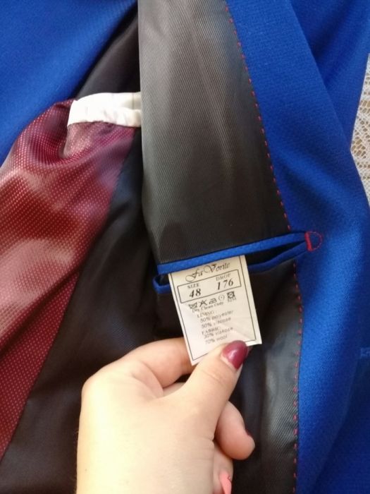 Костюм синього кольору