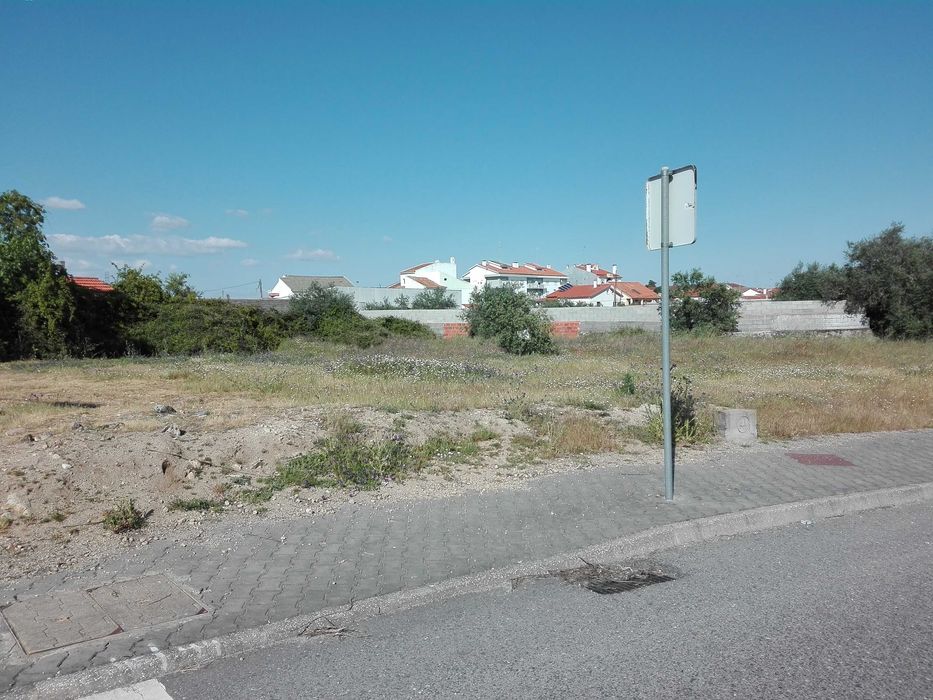 Lote de terreno com 1161 m2 bem localizado