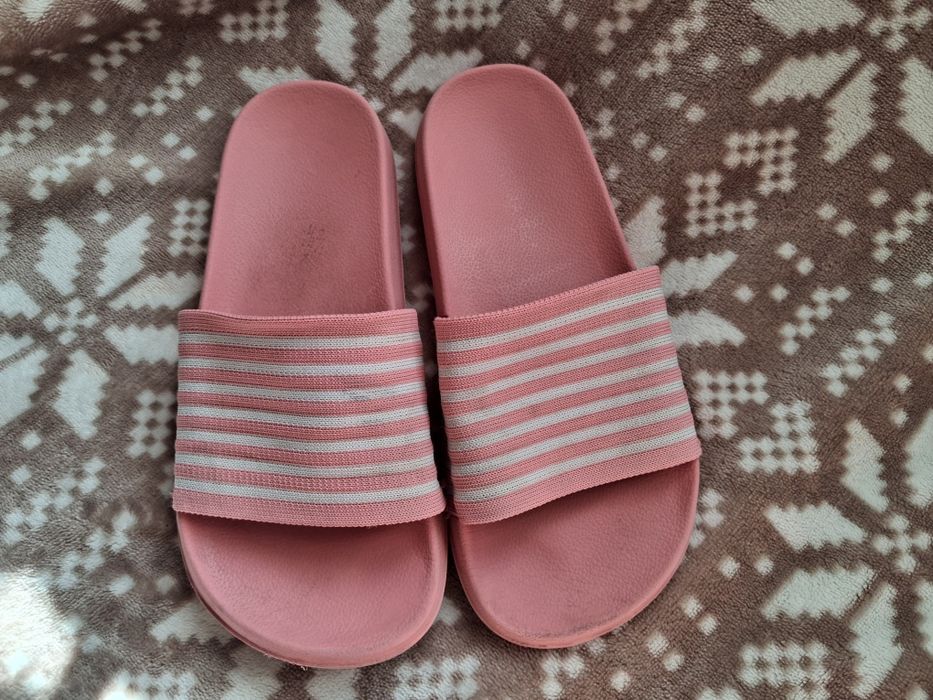 Rozm.35 klapki basenowe primark