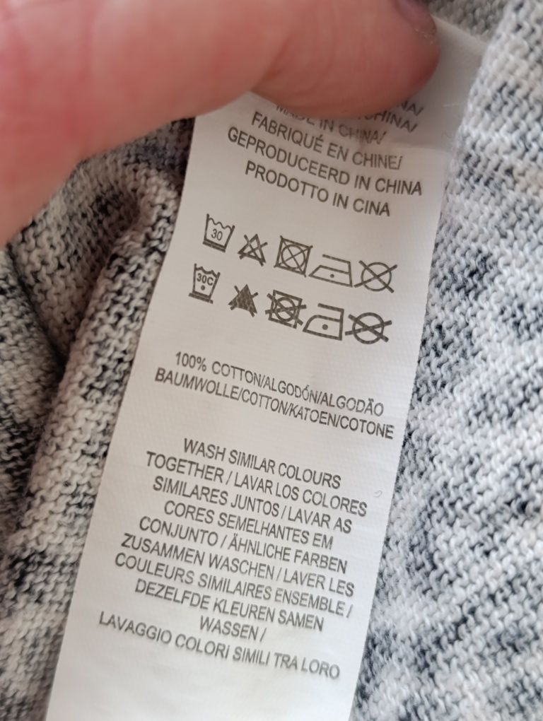Sweterek w panterkę na guziki